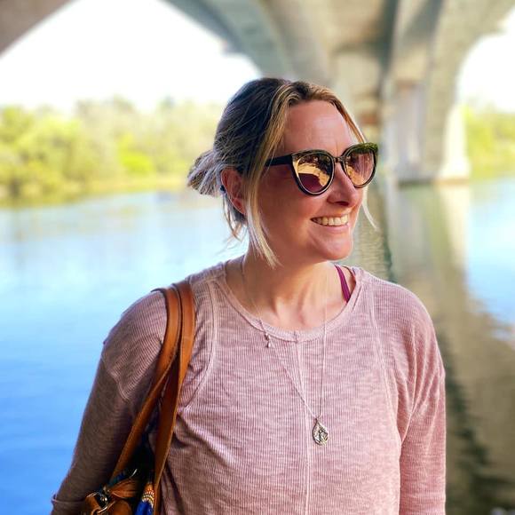 Meet your Posher, Kari - Picture 1 of 1